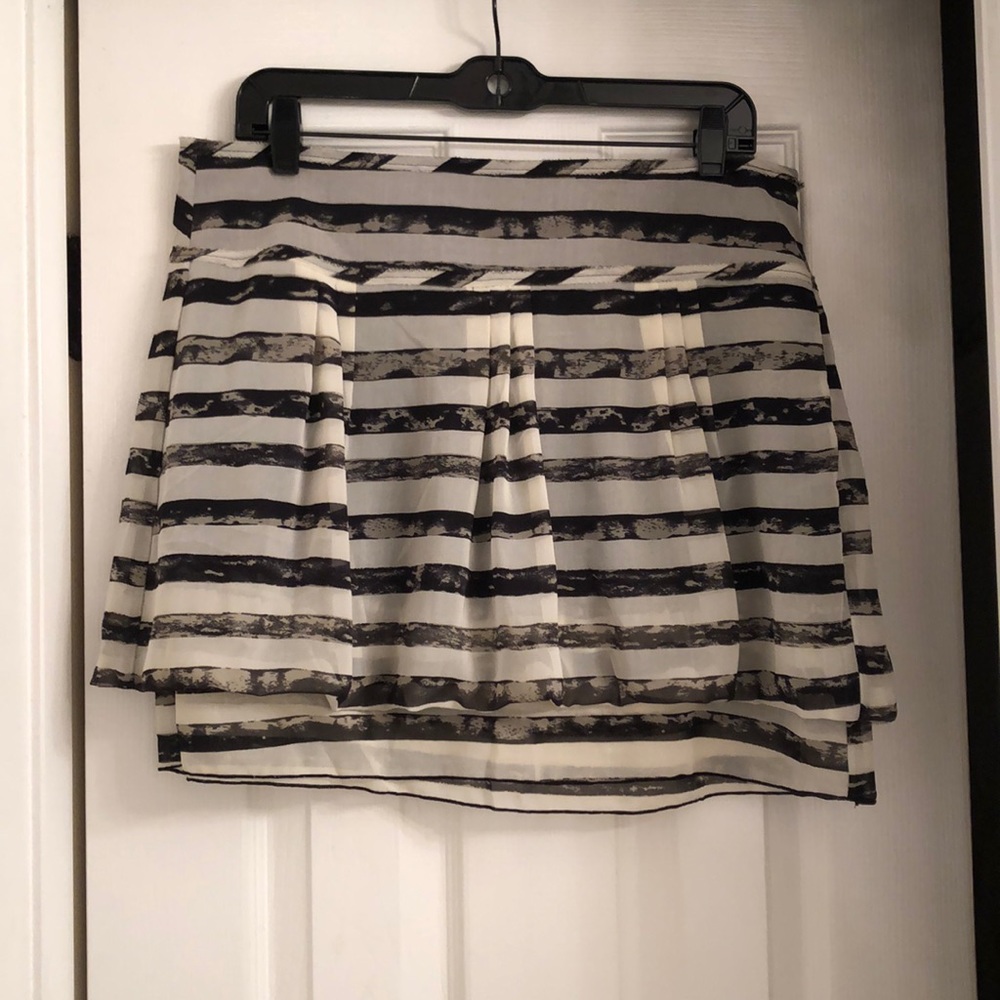 Gap black and cream skirt